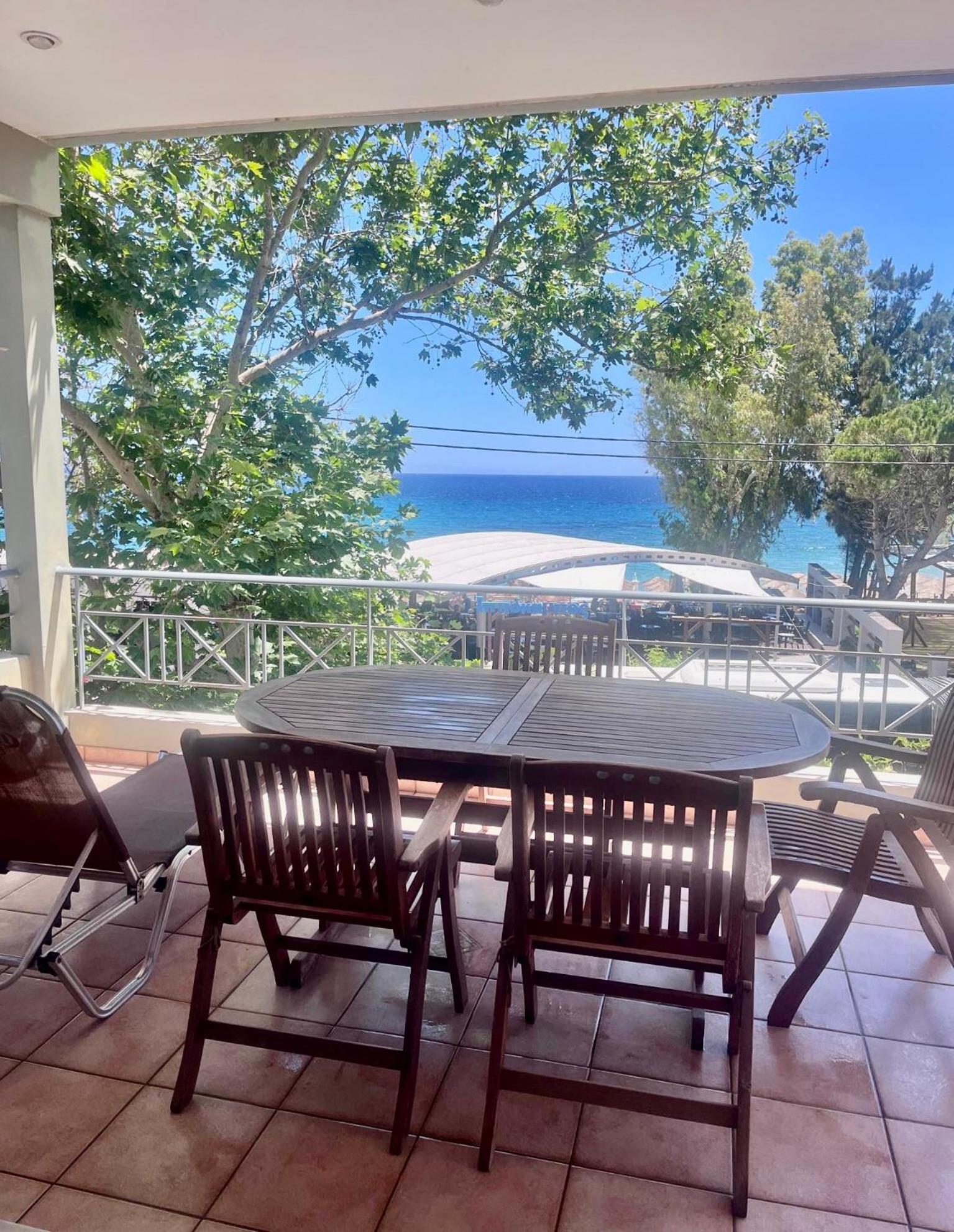 Chloe'S Sunrise Beach House Vila Atenas Exterior foto